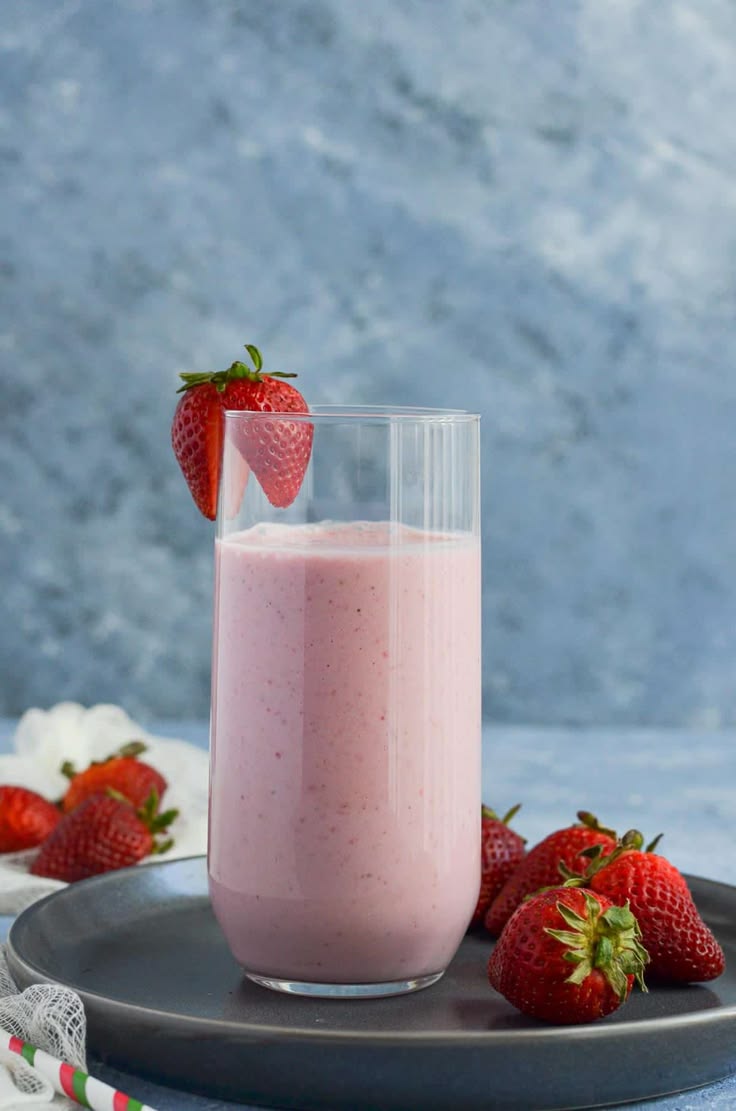 STRAWBERRY LASSI